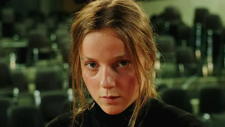 Sarah Plays a Werewolf still 4