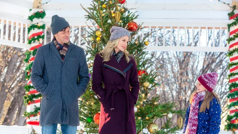 Christmas Connection still 8