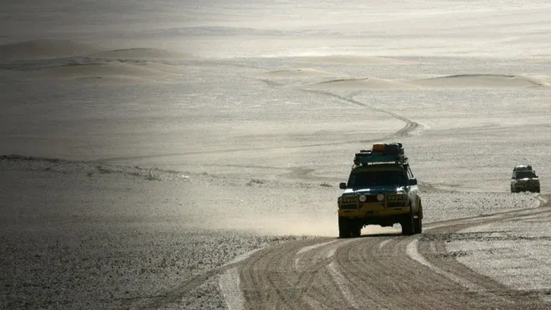 Hot Roads - The World's Most Dangerous Roads still 1