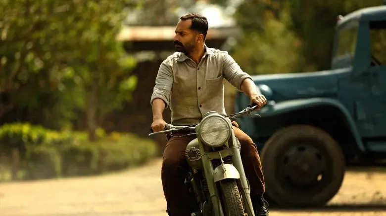 Iyobinte Pusthakam still 1