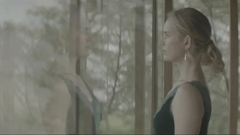 Lo Invisible still 1
