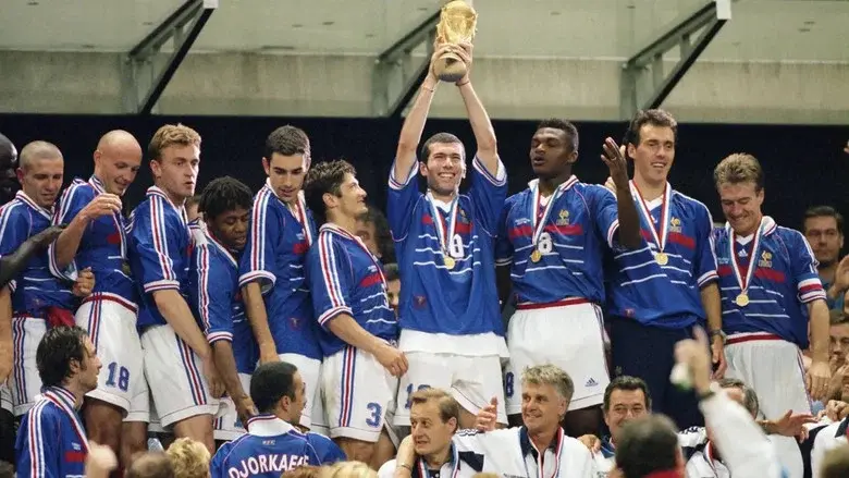Les yeux dans les Bleus still 1