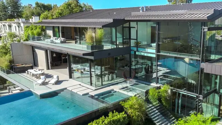 Buying Beverly Hills still 4