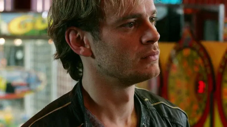 Bo still 2