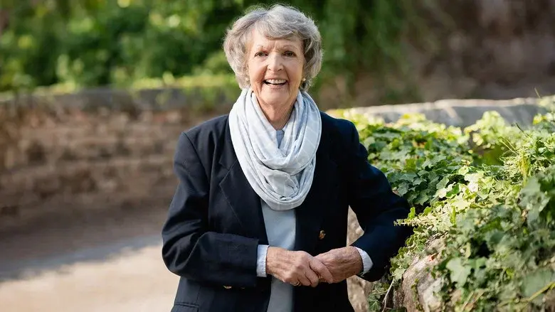 Saving Country Houses with Penelope Keith still 1