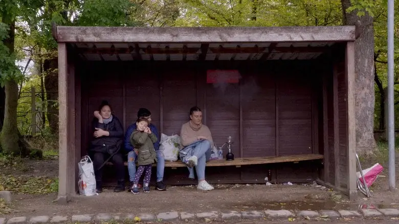 Devant – Contrechamp de la rétention still 1