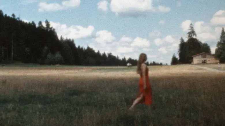 La robe rouge still 1