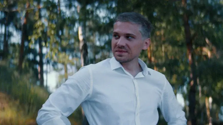 Green Mayor still 3